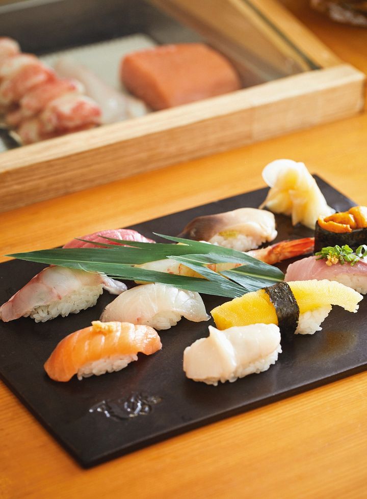 握りはシャリがほろっとほぐれ、それぞれのネタの旨みが広がる絶妙なバランス。春先はニシンや数の子が旬。