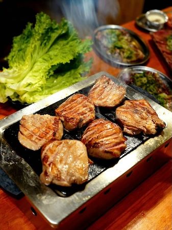 「焼肉ホルモンたけ田」が新社会人、新入生に「桜咲くタン」を1皿無料プレゼント