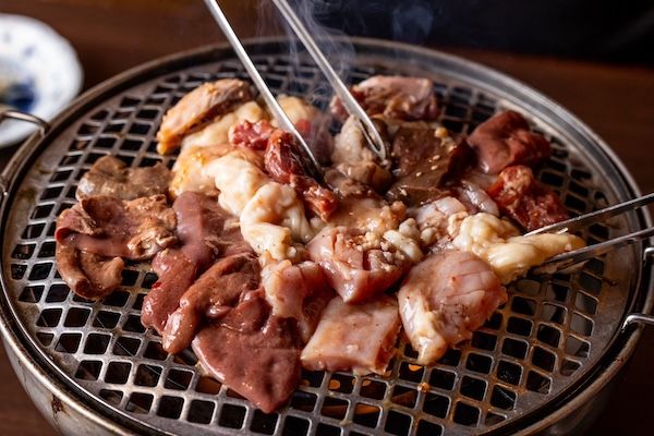 「焼肉ホルモンたけ田」が新社会人、新入生に「桜咲くタン」を1皿無料プレゼント