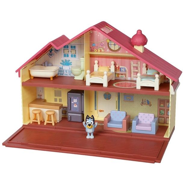 遊び終わったあとは、パーツをおうちにしまってお片づけ(「かぐがいっぱい！2かいだて！ブルーイファミリーのおうち」) 発売中 価格：8,390円(税込) 発売・販売元：タカラトミー 2026 The Moose Group © Ludo Studio.