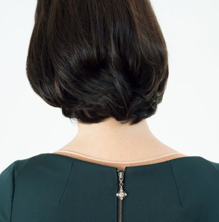 肌着が服からはみ出ていないか