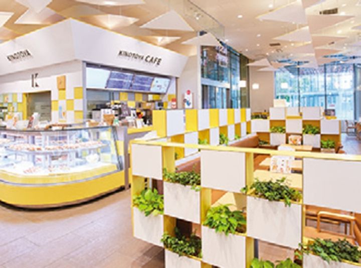 「焼きたてチーズタルト」で有名な札幌の洋菓子店『きのとや』が手がける大通公園店のカフェでしか味わえないロングセラー。