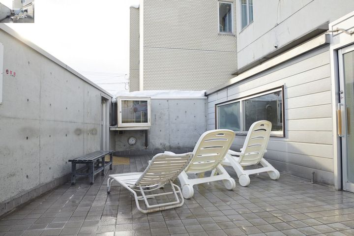 月見湯の屋外スペース