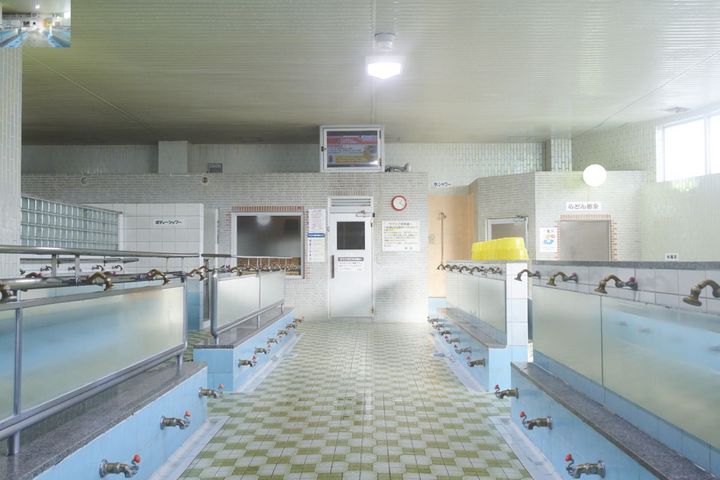 月見湯の大浴場