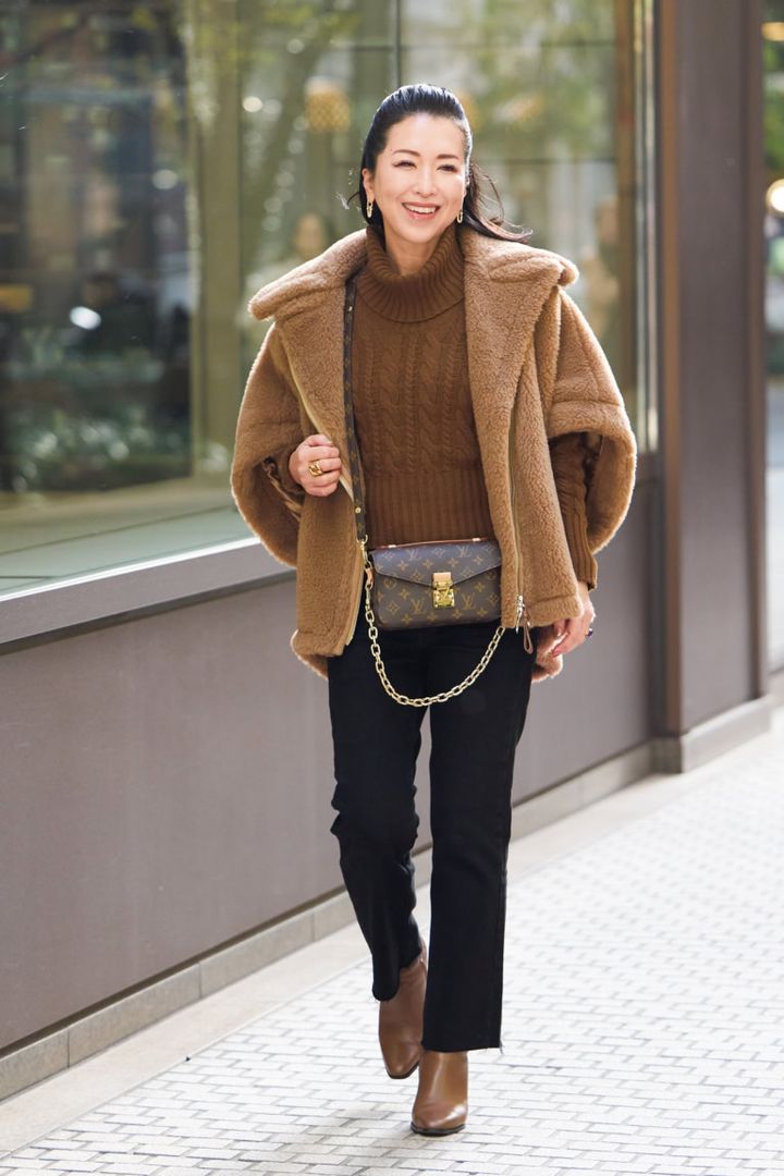 「ZARA」のブラックデニムコーデ