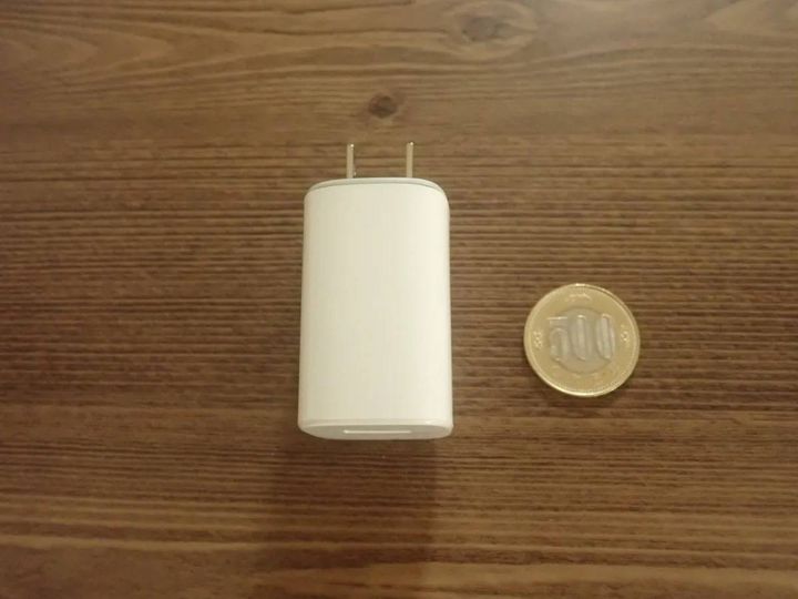 DAISO(ダイソー)：ACアダプター(1ポート)