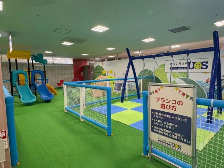 ダイナミックな大型アスレチックや滑り台でスケール感ある遊びが