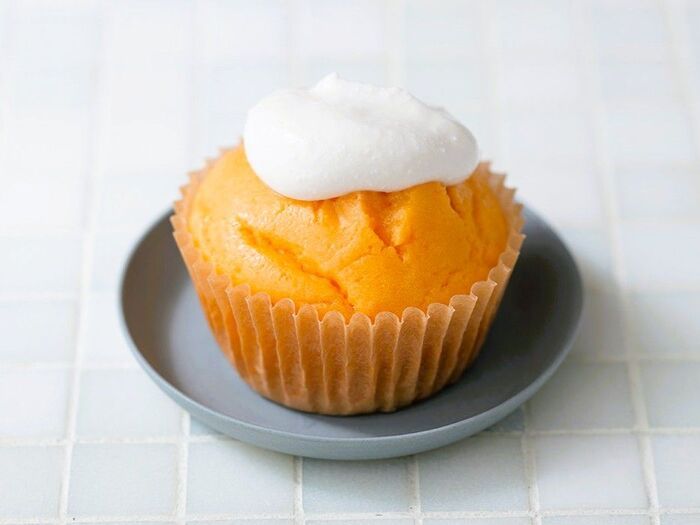 【オイルなし、グルテンなし】米粉で作る、素朴で美味しい「キャロットマフィン」の作り方。トッピングのチーズフロスティングとの相性も抜群です♪