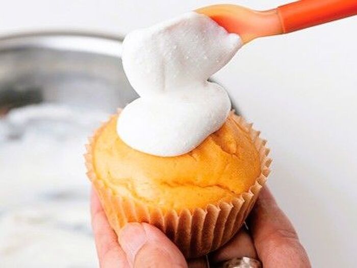 【オイルなし、グルテンなし】米粉で作る、素朴で美味しい「キャロットマフィン」の作り方。トッピングのチーズフロスティングとの相性も抜群です♪