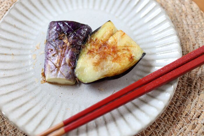 とろとろの『なす焼き』の超簡単な方法見つけた！たった4分で絶品に仕上がる〈驚きワザ〉を試してみた♡