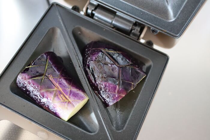 とろとろの『なす焼き』の超簡単な方法見つけた！たった4分で絶品に仕上がる〈驚きワザ〉を試してみた♡