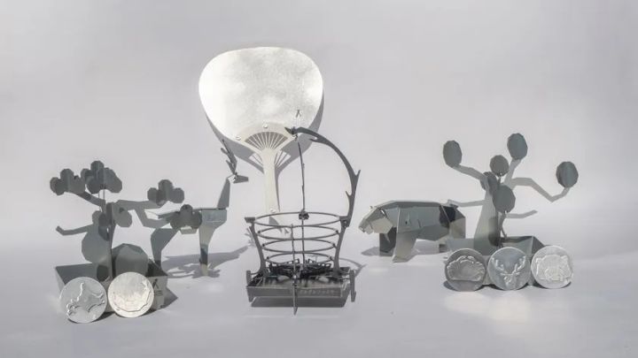 手作業で枝ぶりを整えた鉄の松のインテリア盆栽