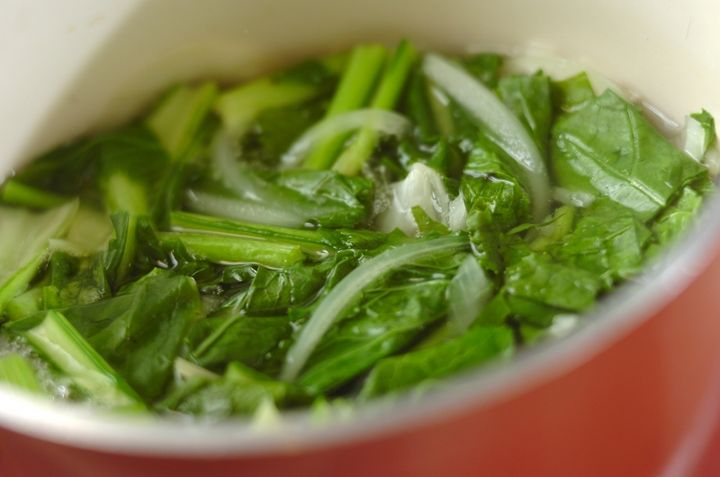 カブの葉のみそ汁の作り方1