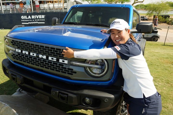 女子プロ、1000万円超えの車をゲットで大興奮…!?「緑がほしいです！」