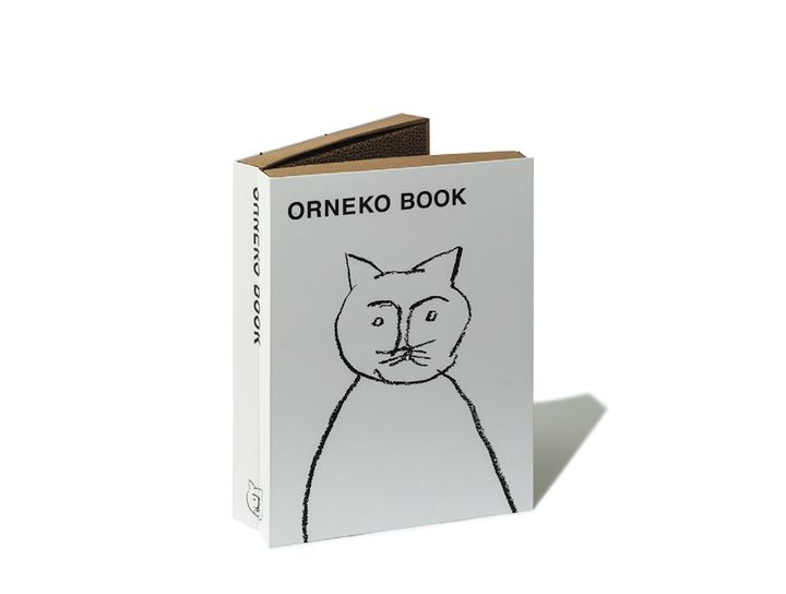 インテリアとしても活躍する洋書のような爪とぎ。