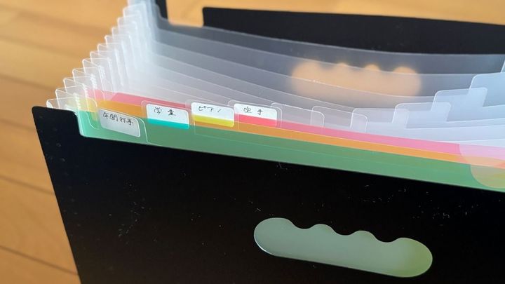 学校のプリント整理は100均にお任せ！ 収納アイデアも盛りだくさん♪