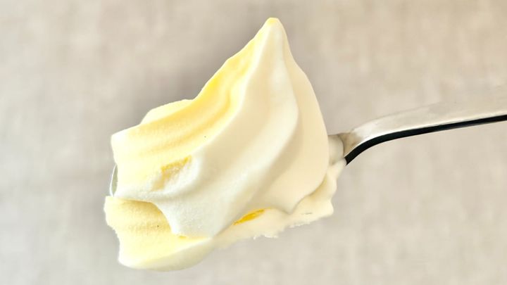 2色のアイスが好バランス！【ファミマ限定】あの人気店のスイーツを再現