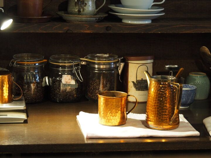 玉川上水の遊歩道を抜けて。鷹の台の隠れ家カフェ「いずん堂」で出会う、旬野菜のキッシュと贅沢おやつ