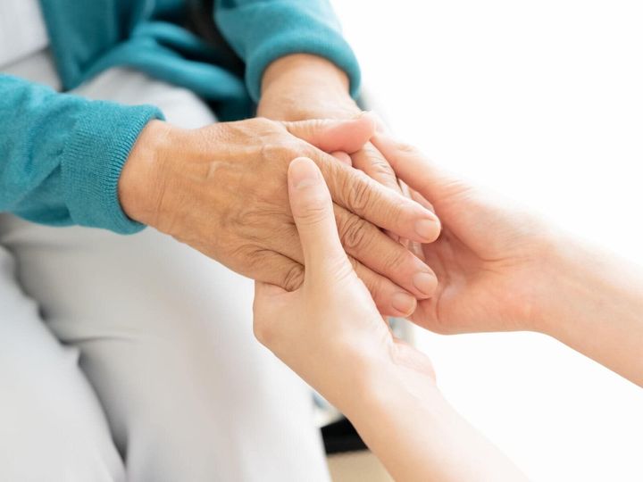 住環境の利便性や防災、さらには介護といった家族の事情から実家を選ぶ人も少なくありません。今回は、青森県八戸市在住・42歳女性の事例を見ていきましょう。