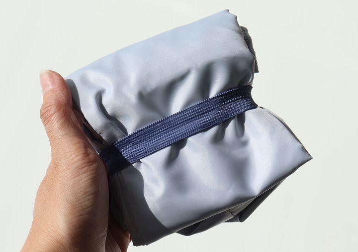 宝島社雑誌付録のInRed5月号増刊のコールマンの3つの外ポケットが便利！内側シルバーの撥水加工バッグ7