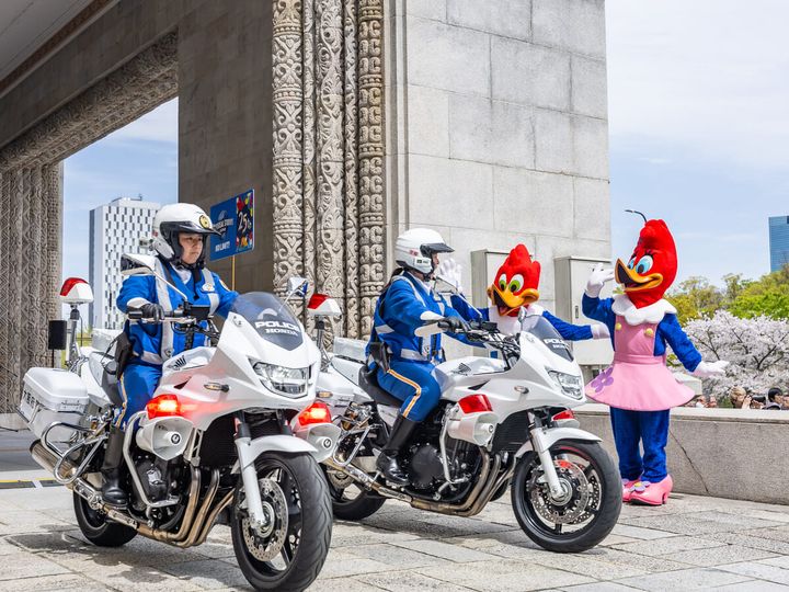 ウッディー＆ウィニーも登場！白バイ＆パトカー出発式2