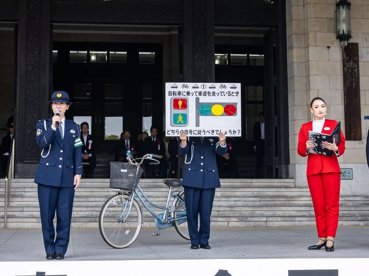 Safety Bicycle 推進校の高校生を交えた交通安全クイズ