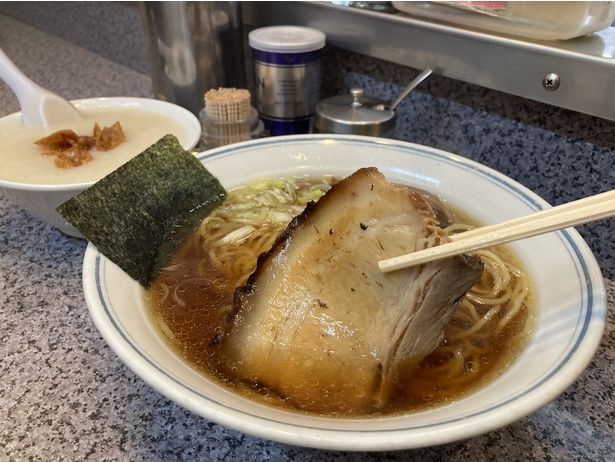 チャーシューだけでも美味！「チャーシュー2枚(追加)」(350円)のほか、「おつまみチャーシュー」(700円)もある