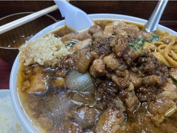 たっぷりの具材やニンニクが、明日への活力を与えてくれる