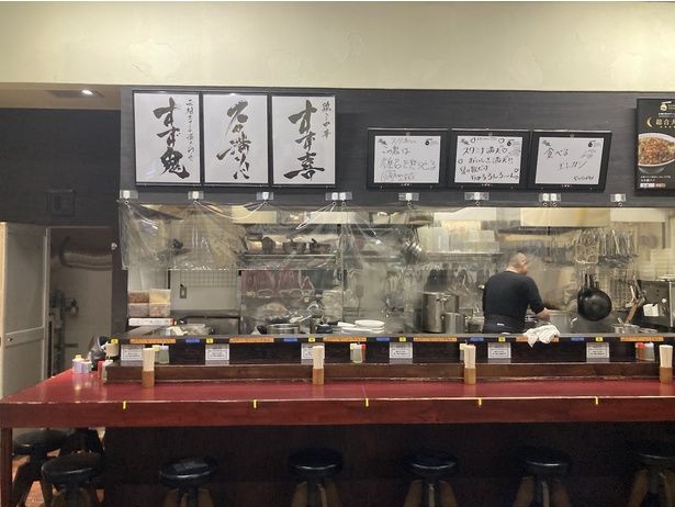 昼・夜の二毛作スタイル。毎週金曜には3つ目の柱である「肉めん肉めし すず気」のメニューが登場する