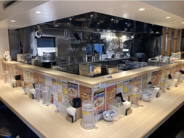同店監修のカップ麺や袋麺が販売されるなど高い知名度を誇る