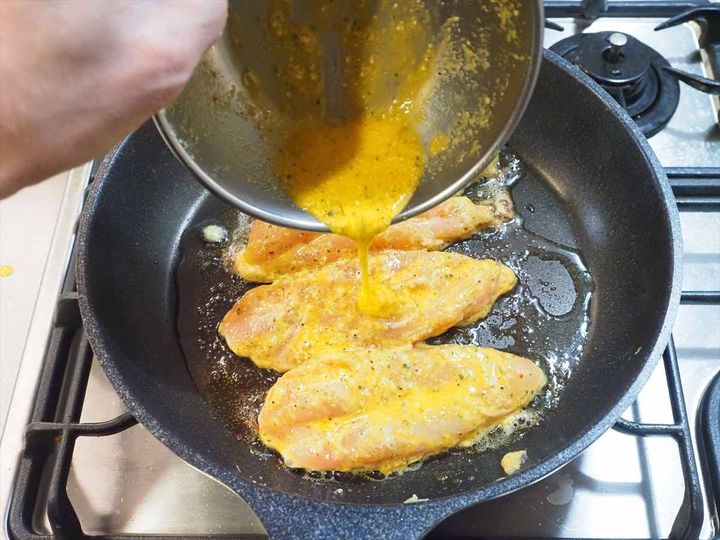 ささみのやわらかチーズピカタ｜しっとり柔らか！高たんぱく低カロリーおかず＆お弁当にも