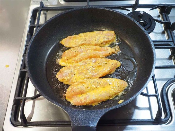 ささみのやわらかチーズピカタ｜しっとり柔らか！高たんぱく低カロリーおかず＆お弁当にも