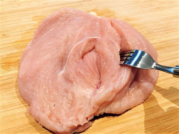 格安の〈鶏むね肉〉を劇的に柔らかくする方法【TOP3】実際に試して一番良かったものを大発表♪