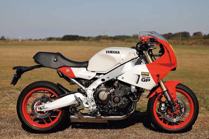 現在の看板マフラー「POWER BOX」のXSR900 GP用は膨張室の存在感が強い。膨張室の容量や位置を調整し、排気脈動を緻密にコントロール。低回転域からの力強いトルク特性と、全域の繋がりの良さ、開けやすさが魅力