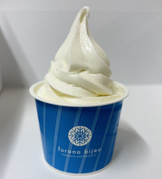 博多阪急「春の北海道物産大会」／【furano bijou】パティシエのバニラソフトクリーム