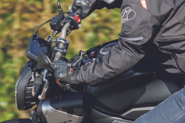 【ライテクの新常識】イン側ステップは踏まない！ブレーキ解放で「スッ」と曲がれる魔法のリズム