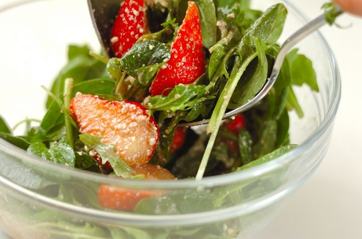 イチゴとカッテージチーズのサラダの作り方1