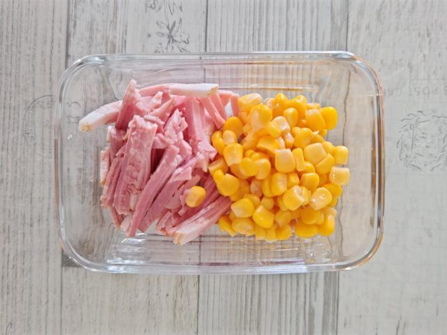 コーンとハム
