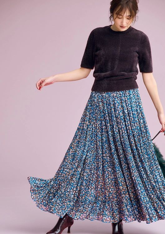 【毎日コーデ】こなれ感のある花柄スカート一点投入でおしゃれがキマる
