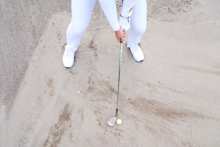 バンカー脱出のコツは？フェースを大きく開くが正解