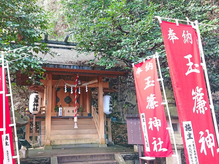 伏流水が湧き出る箱根湯本の名瀑庭園