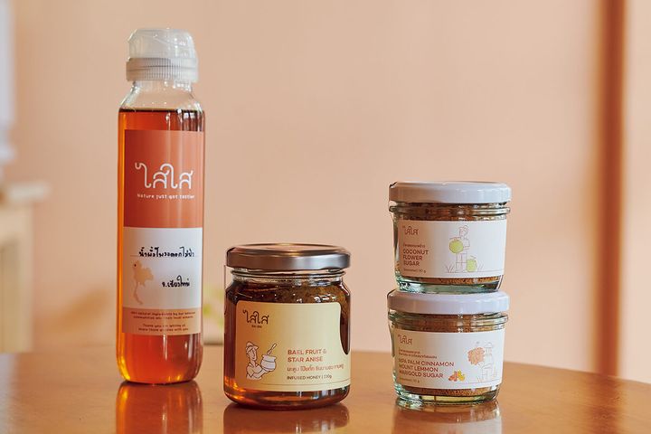 バンコク〈サイサイ〉干し魚のフレーク、マトゥム（ベールフルーツ）の蜂