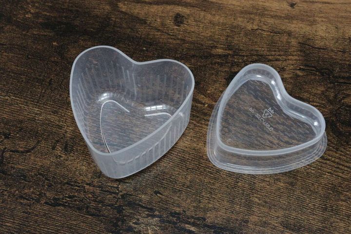 ダイソーのおにぎりパックのハートの型