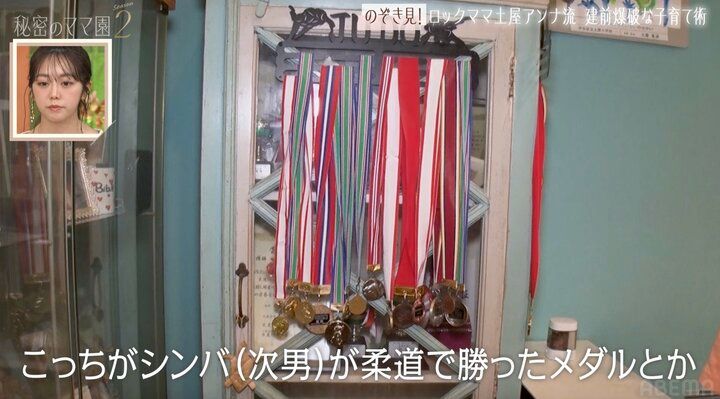 【写真・画像】4児の母・土屋アンナ（42）、16歳次男が獲得した大量のメダルを公開「勝負に順位は必要」 2枚目