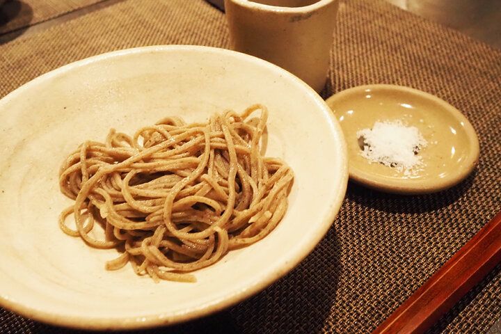 静岡駅すぐの大人の隠れ家へ。城下町の路地裏で味わう、とっておきの蕎麦ランチ＆会席「手打ち蕎麦 たがた」