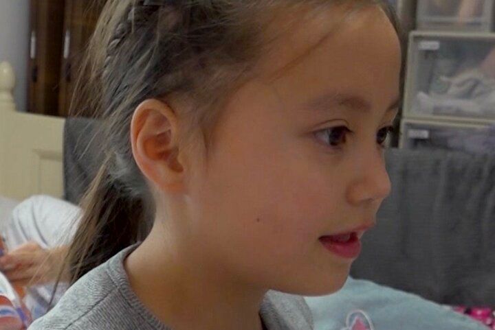 【写真・画像】4児の母・土屋アンナ（42）の７歳次女、180度開脚を披露「ママみたいにもっと綺麗になりたい」 1枚目