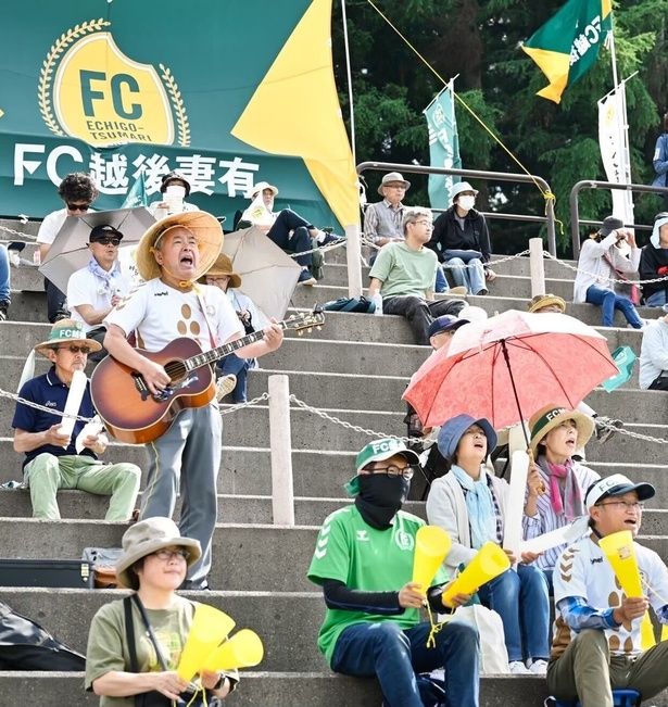 観戦時には地域のサポーターによる応援ソングにも注目