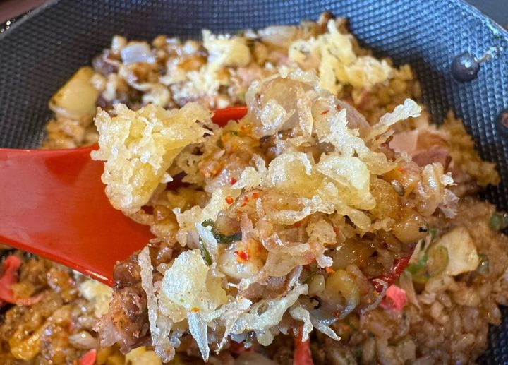 天かすのザクザクとした食感とコクが加わる