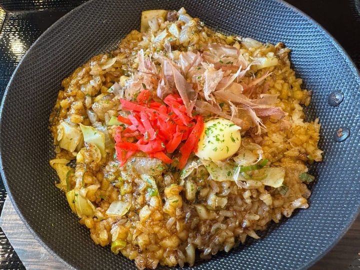 このジャンクさがたまらん！濃い目のソースが決め手の「やみつきソース味」