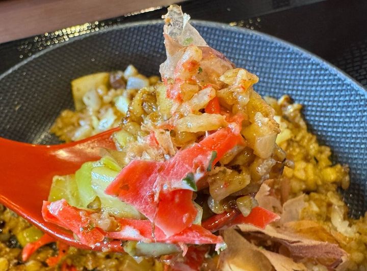 マヨ＆紅生姜を混ぜ合わせてさらに背徳感マシマシに！